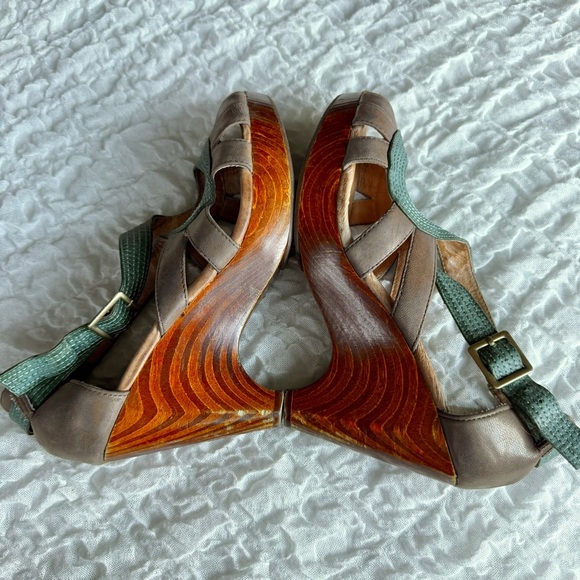 Miz Mooz Petra Leather Platform Heels Size 8 Wood Sculpted Heel Green Accent - Picture 6 of 11